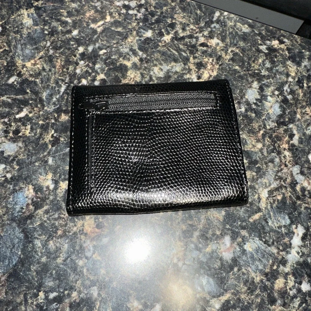 M.London Genuine Leather Bridle Bit Snake Embossed Trifold Wallet w/ Coin Pocket